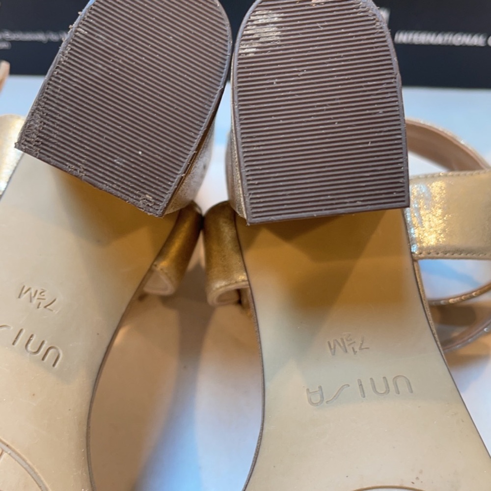 Unisa Reiaa Metallic Gold Strappy Sandals - Picture 13 of 14